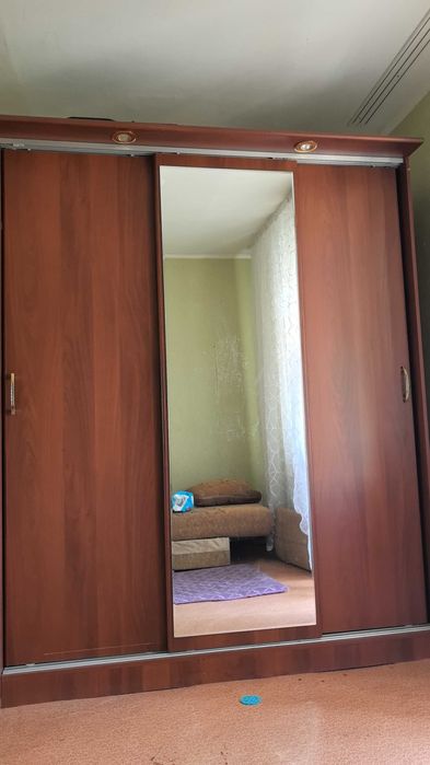 Отдам бесплатно шкаф купе и прихожую