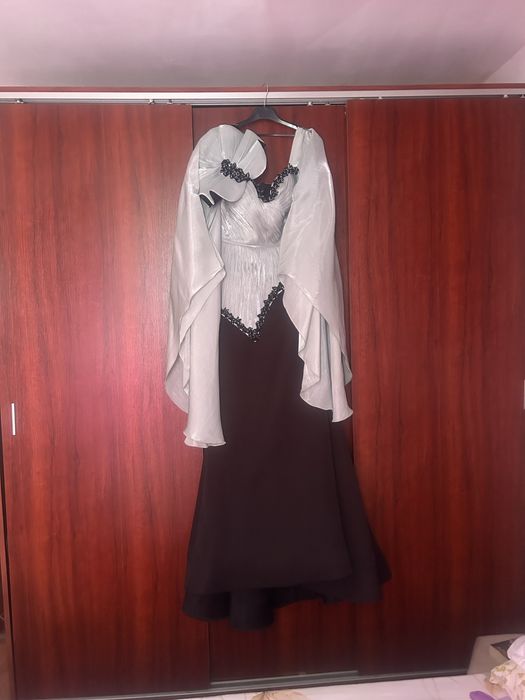 Vand rochii de ocazie