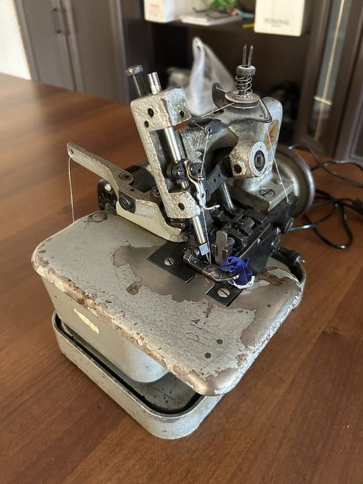 Оверлок трехниточный