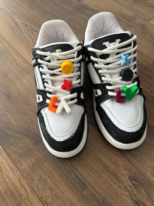 Adidasi firma louis vuitton si versace chain reactin