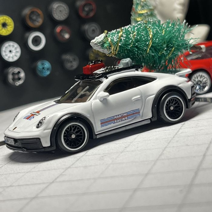 Hot Wheels Christmas Customs