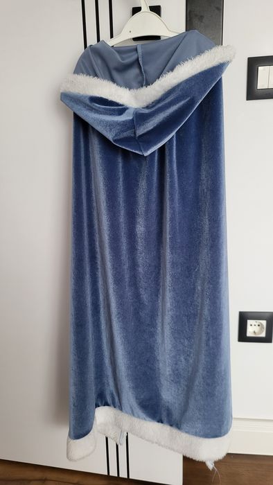 Rochita Elsa cu pelerina