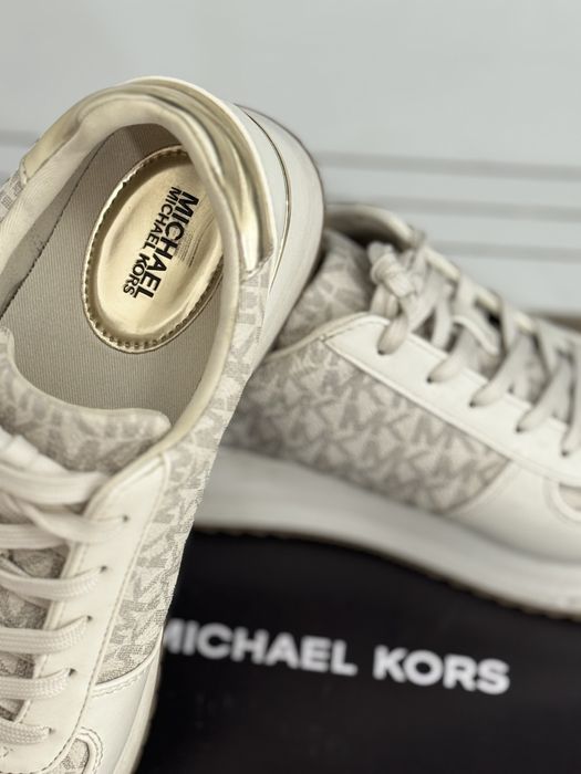 Сникърси на Michael Kors