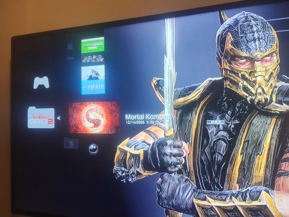 PlayStation 3 Superslim 500 GB MODAT HEN 4.92+32 de jocuri+2controlere