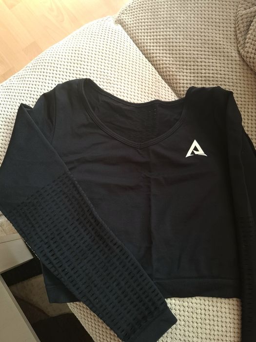 Спортна блуза, клин  и бюстиета Above the rest