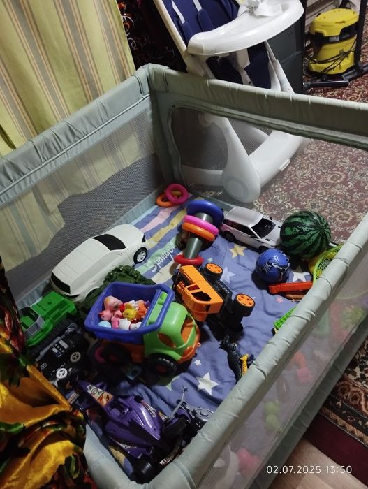 Ovqatlandgan stul manej kalyaska