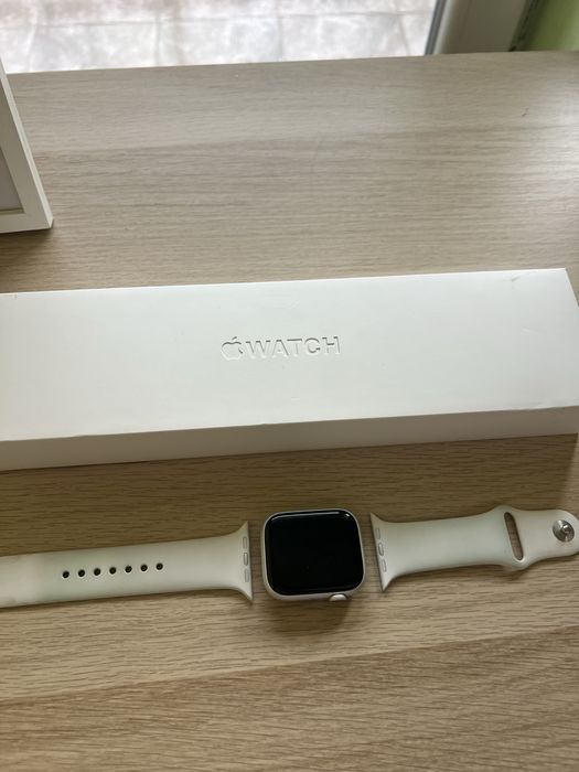Apple Watch Series 8 45mm + каишки