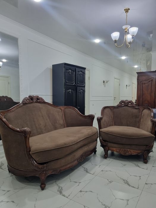 Два дивана и кресло (Италия).