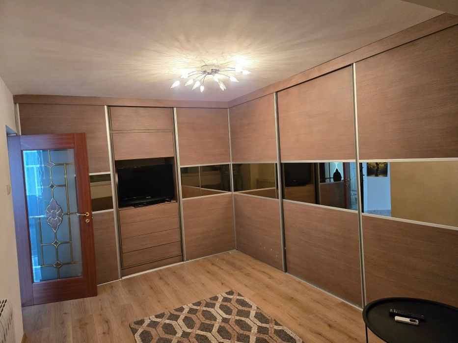 Dau în chirie apartament