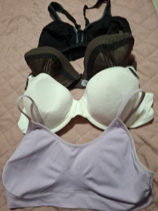 Продавам сутиени 75б