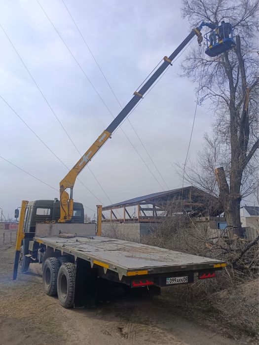 Гусеничный экскаватор