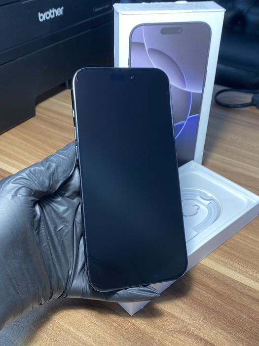 iPhone 16 Pro Max • 256 GB • Black Titanium