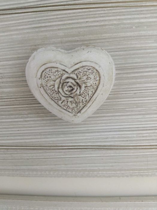 Винтидж дървено шкашфче