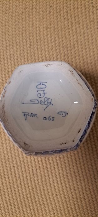 Vaza/ urnă Delft pictata manual