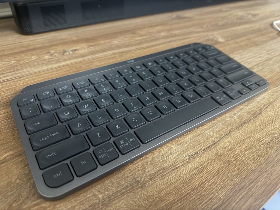 Продам Logitech MX Keys Mini черный