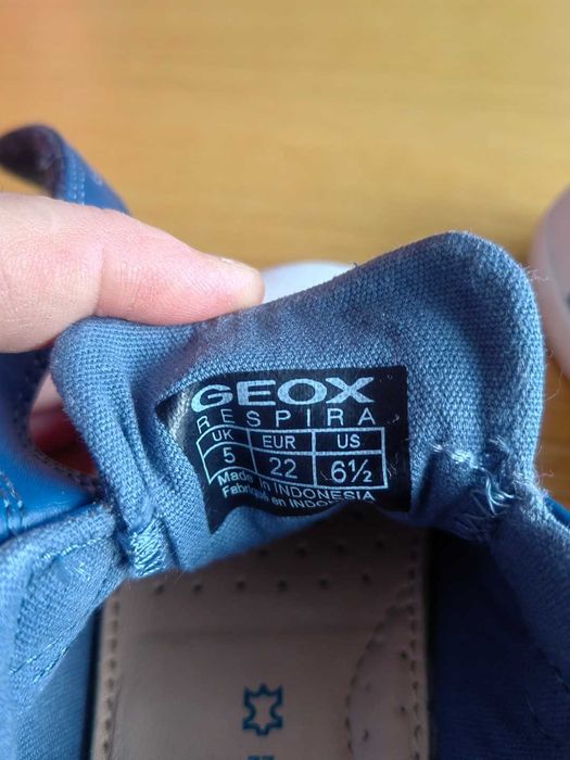 Бебешки кецове Geox, размер 22, като нови.