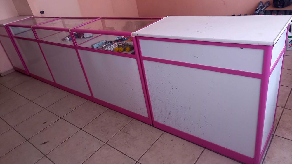 продам прилавки и витрины.