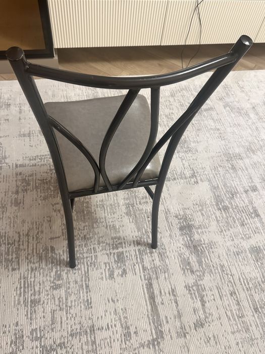 Продам две стулья