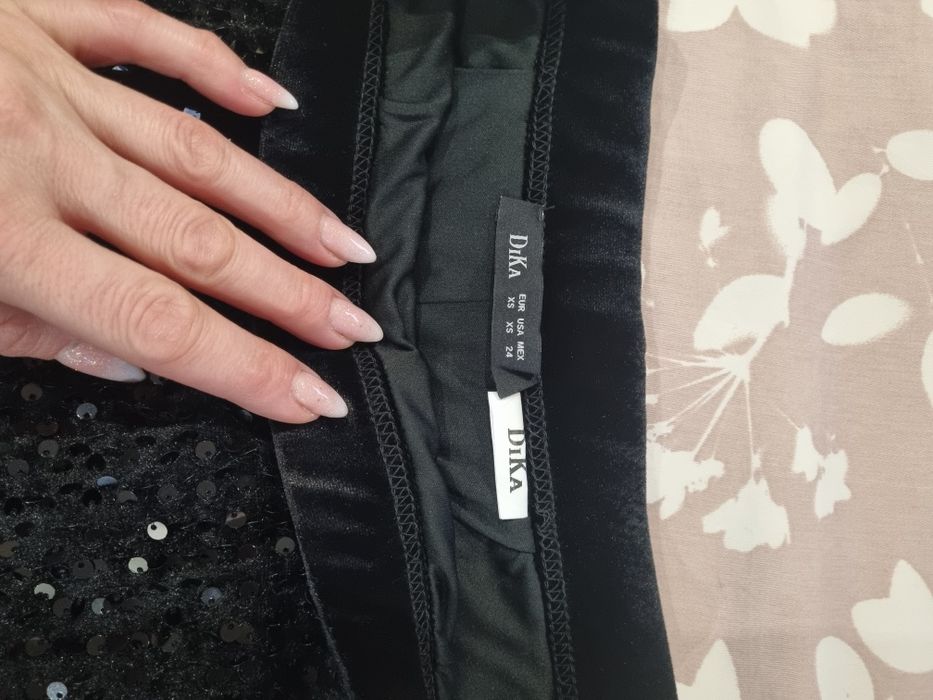 Пола Dika от кадифе с пайети