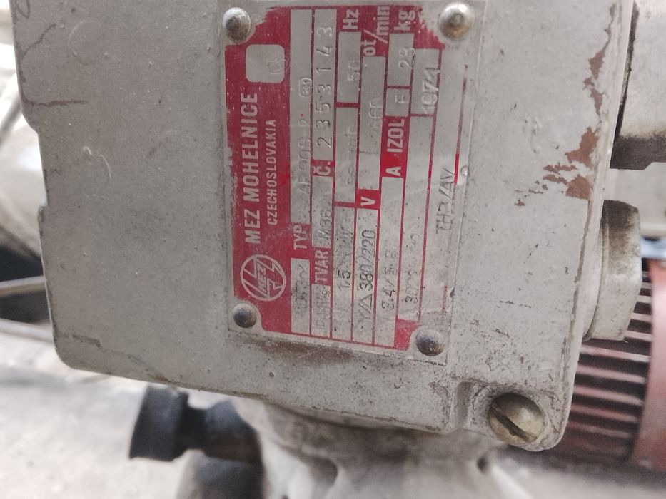 Электро двигателя разные 220-380