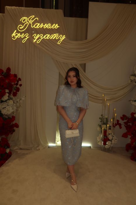 Платье голубое цветочное