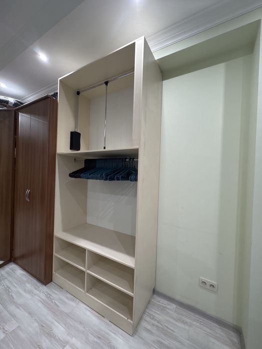 Большой шкаф, тумба