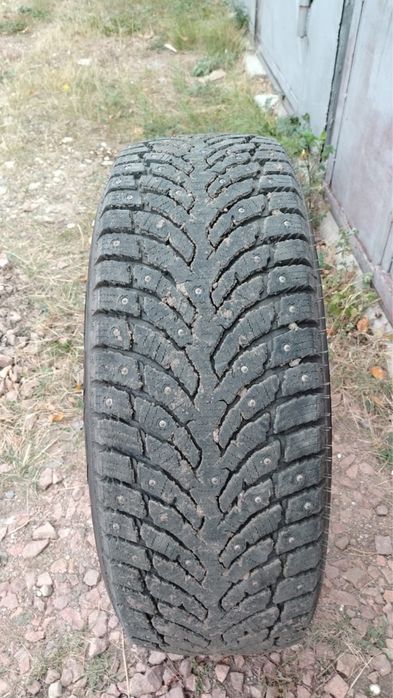 Продаю зимние шипованные шины