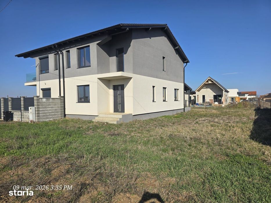 Duplex modern în Sânandrei – spațiu generos, teren mare!
