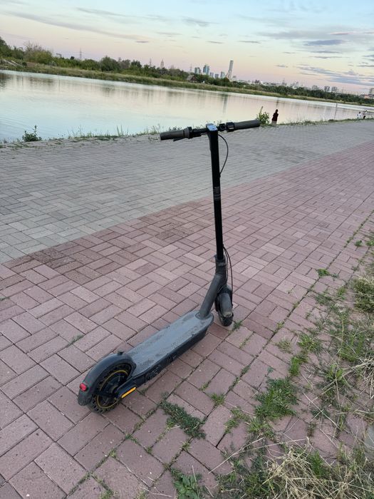 Продам Электросамокат Ninebot KickScooter MAX G30