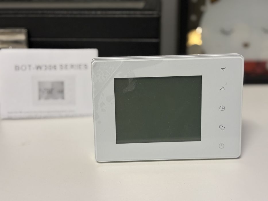 Termostat ambiental programabil pe baterii pentru centrale pe gaz