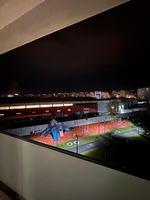 Privat închiriază apartament