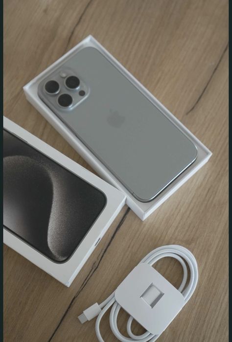 Продавам Iphon 15 pro max 256 gb 100% battery