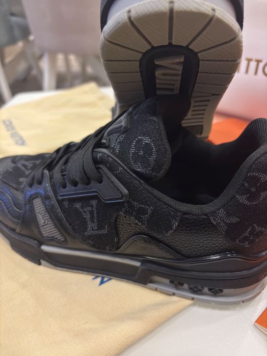 LOUIS VUITTON Trainer Sneaker Black