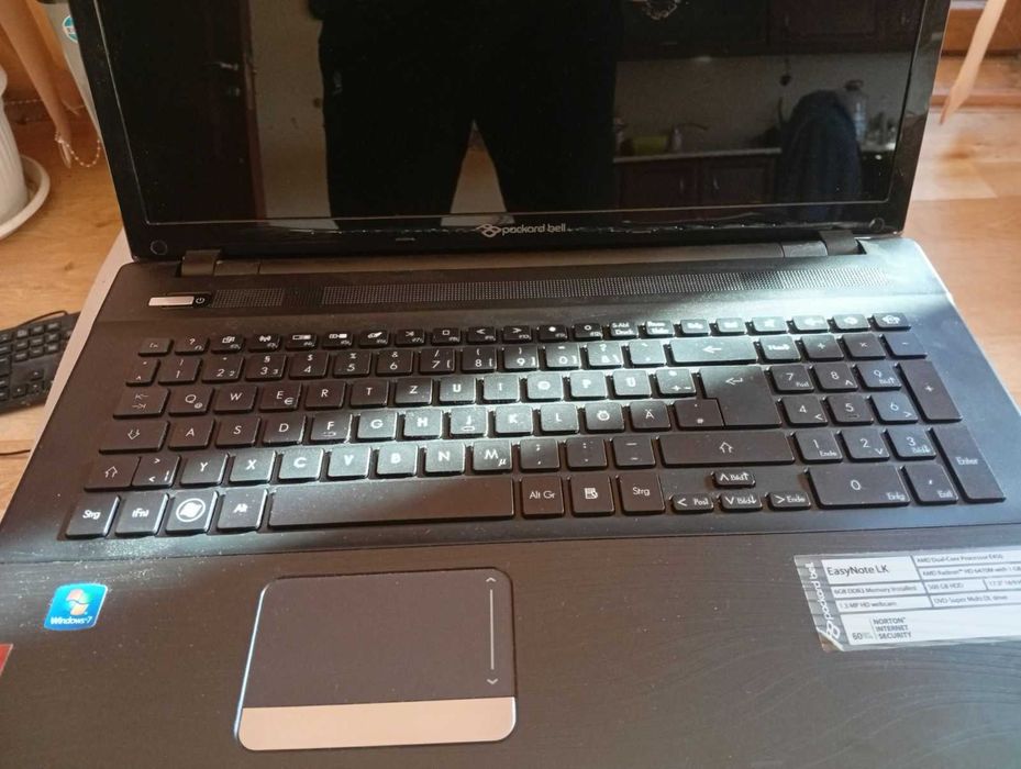лаптоп pocakard bell за части