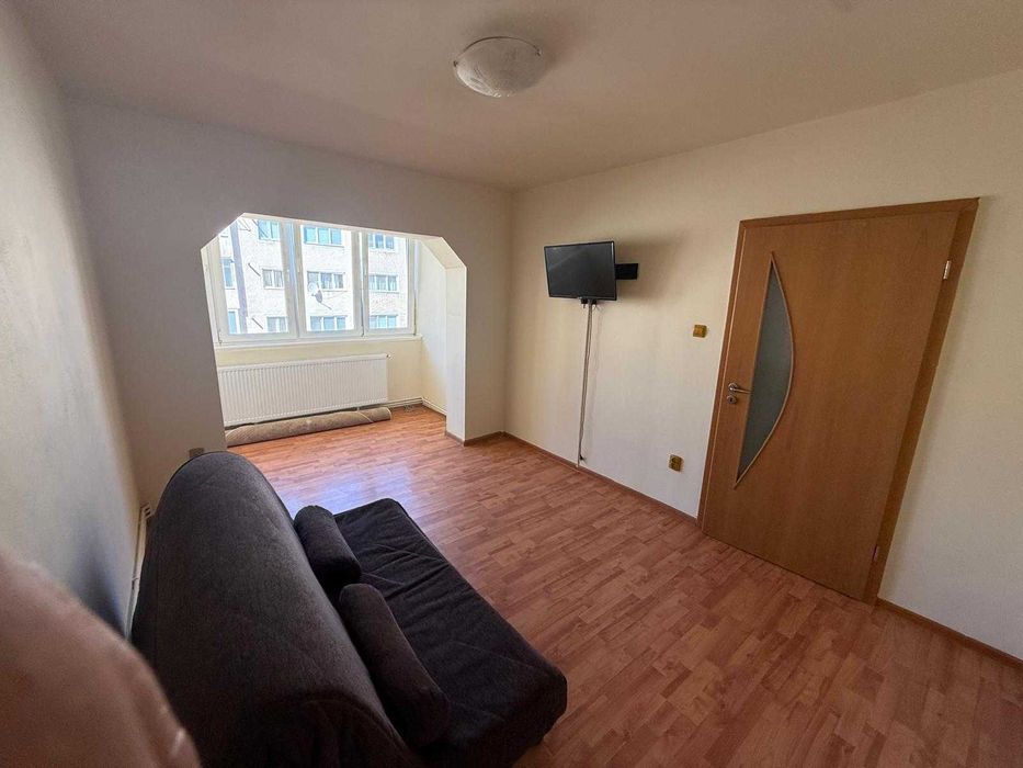 Apartament de vanzare in Hateg - 2 camere, decomandat, spatios, cu garaj, zona buna.