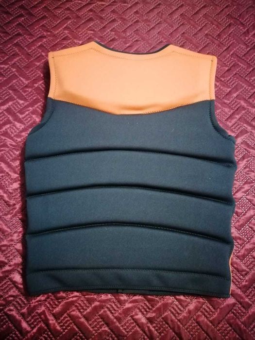 Спасательный жилет