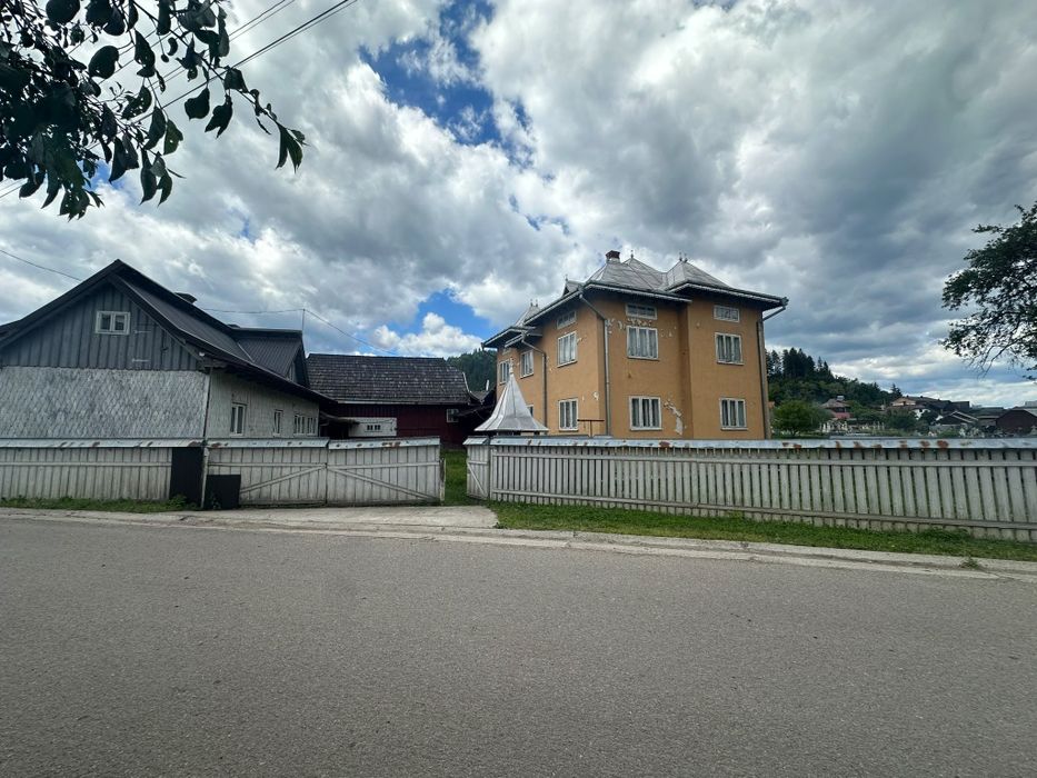 De vanzare-Proprietate excepțională in inima comunei Vama, jud. Suceava