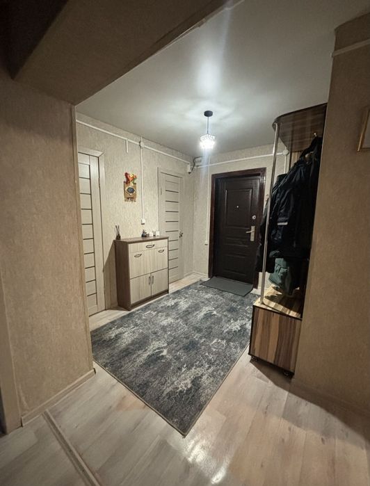 Продам дом, рядом школы , магазины,  остановка