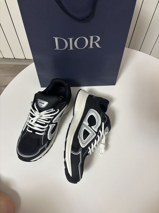 dior b30 in stare exceptionala noi cu eticheta