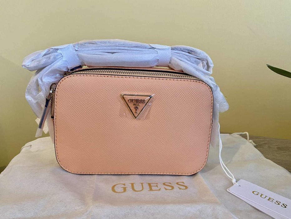 Оригинална нова чанта Guess