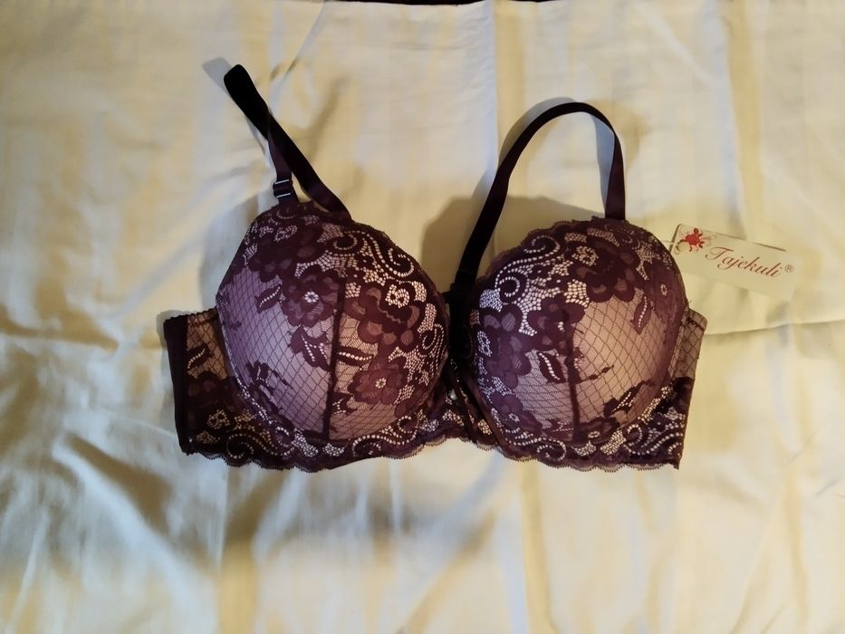 Продаю бюстгалтеры.