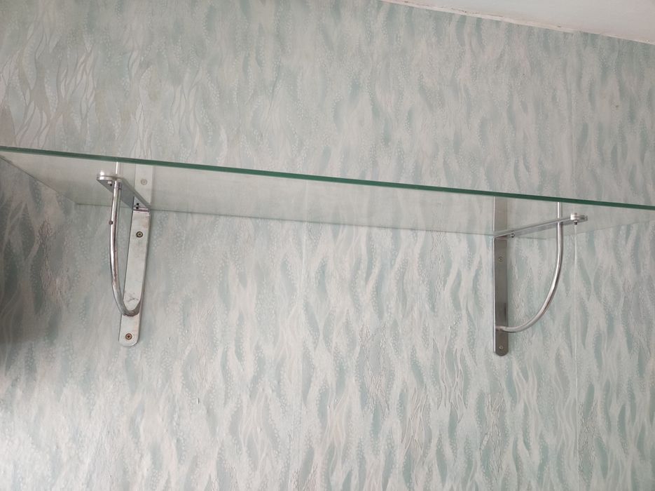 Полка стеклянная.