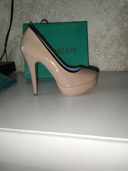 Туфли женские. Кремовые