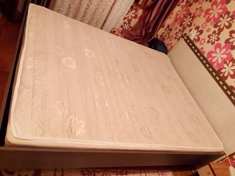 Продается кровать  1.60 х200