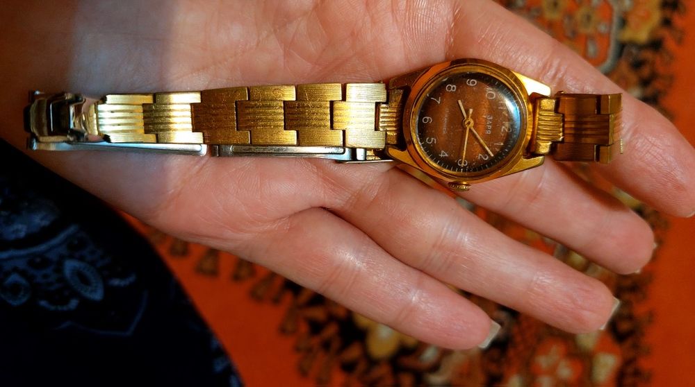 Продам позолоченные женские часы