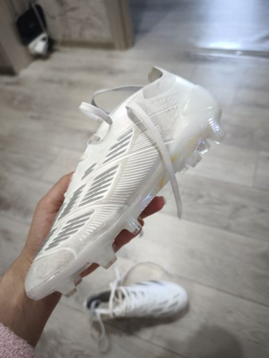 Продам футбольные бутсы