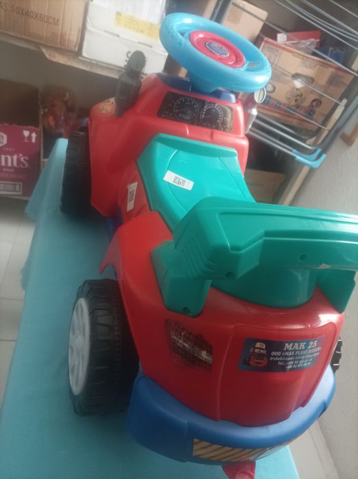 Машина детская от 1 до 5 лет совершенно новая с  этикеткой