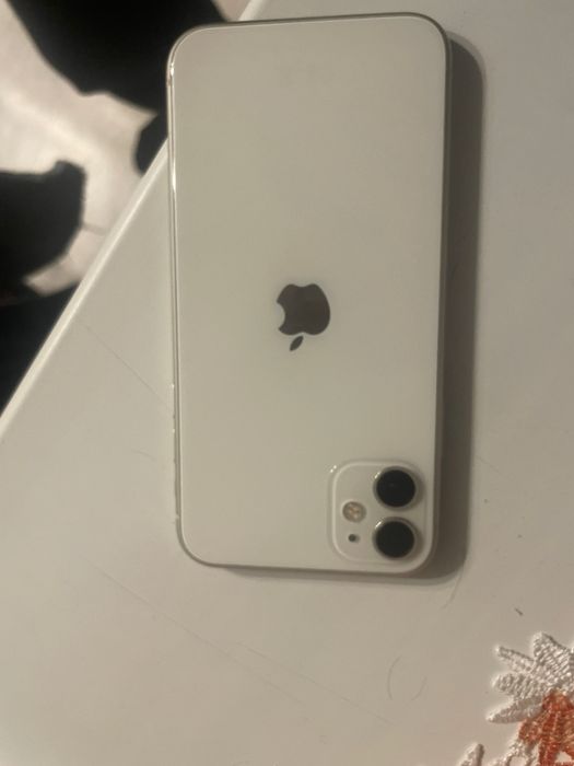 Обменяю айфон 11