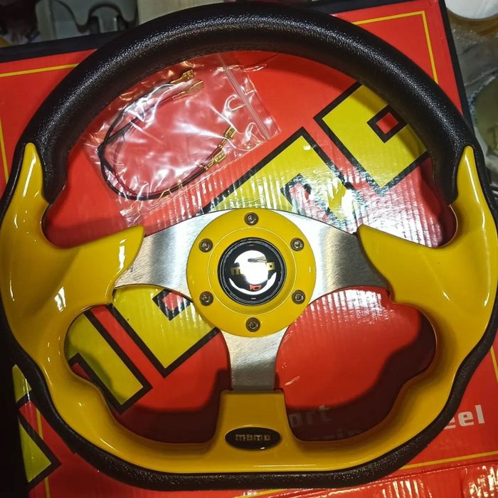 Руль Yellow momo. 320мм.