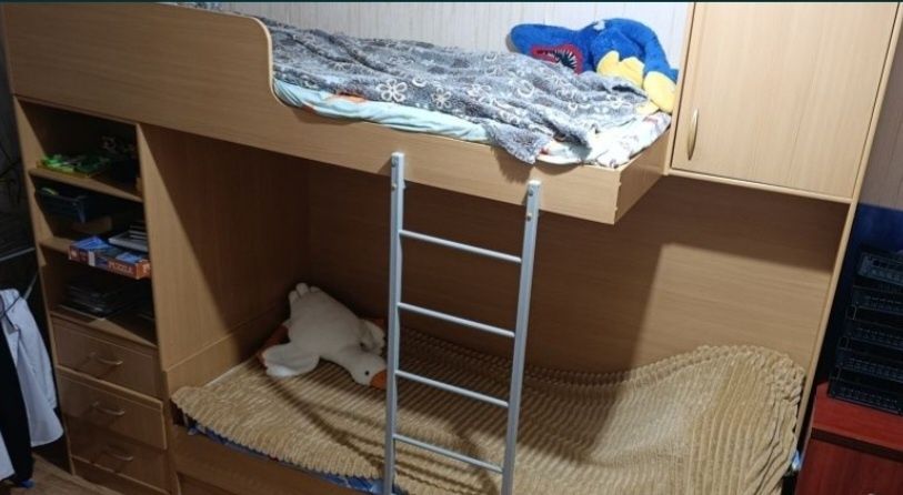 Продам двух ярусный кровать